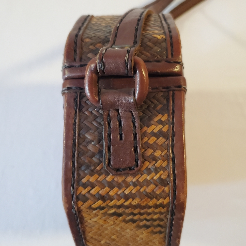 Lined Vintage Woven Crossbody Bag - Picture 10 of 14